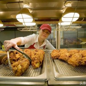 大三學(xué)生合伙開快餐店月入5萬火爆網(wǎng)絡(luò)，開快餐店都需要辦理哪些證件